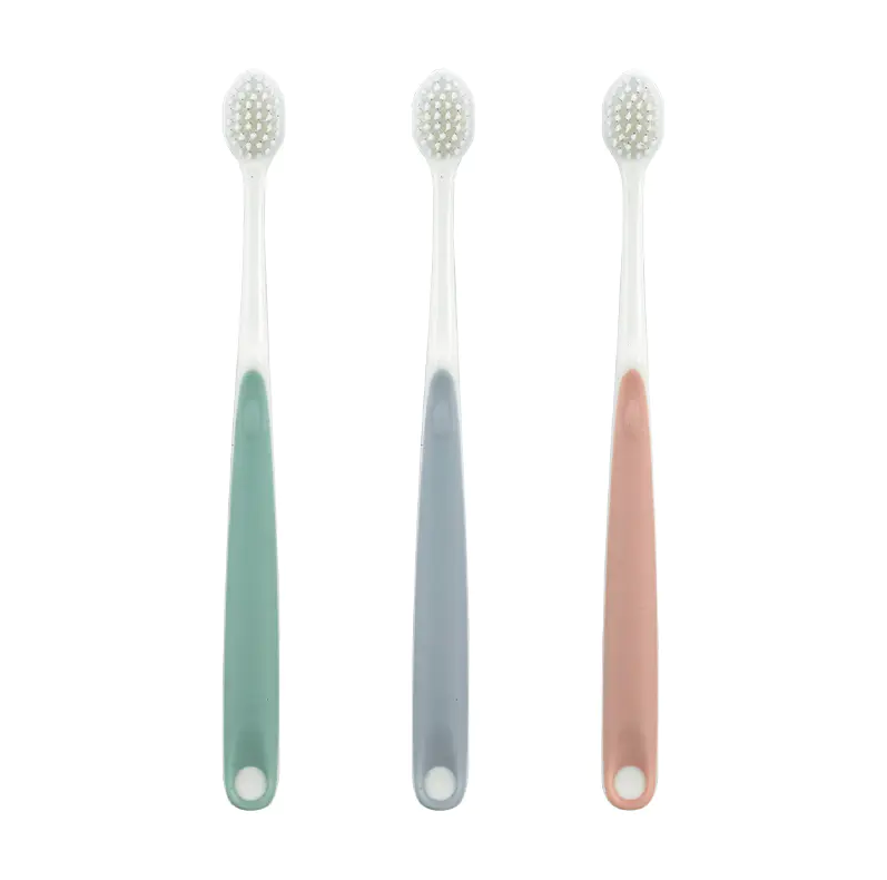 How does the widened brush head design help improve the efficiency of teeth cleaning?